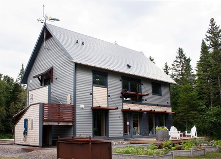 Press kit | 837-17 - Press release | Showcase of Excellence in Green Building at the Reford Gardens - Jardins de Métis / Reford Gardens - Residential Architecture -  South facade  - Photo credit: Marjelaine Sylvestre