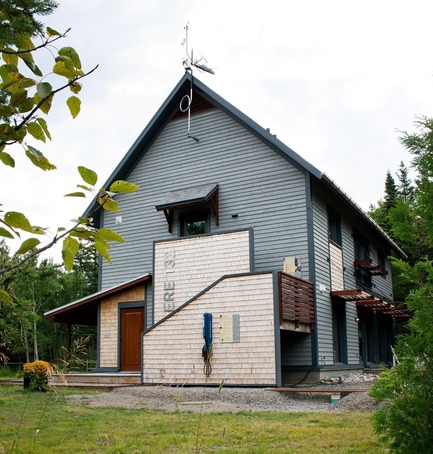 Press kit | 837-17 - Press release | Showcase of Excellence in Green Building at the Reford Gardens - Jardins de Métis / Reford Gardens - Residential Architecture -  East facade  - Photo credit: Marjelaine Sylvestre