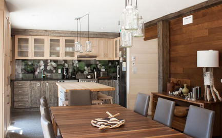 Press kit | 837-17 - Press release | Showcase of Excellence in Green Building at the Reford Gardens - Jardins de Métis / Reford Gardens - Residential Architecture -  Dining room and kitchen  - Photo credit: Marjelaine Sylvestre