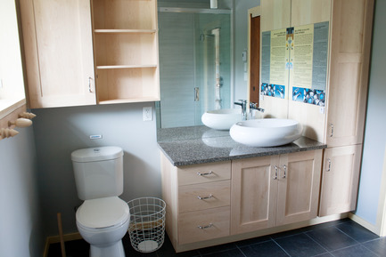 Press kit | 837-17 - Press release | Showcase of Excellence in Green Building at the Reford Gardens - Jardins de Métis / Reford Gardens - Residential Architecture -  Bathroom  - Photo credit: Marjelaine Sylvestre