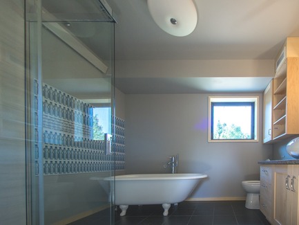 Press kit | 837-17 - Press release | Showcase of Excellence in Green Building at the Reford Gardens - Jardins de Métis / Reford Gardens - Residential Architecture -  Bathroom. Elsie Reford's Bathtub  - Photo credit: Louise Tanguay