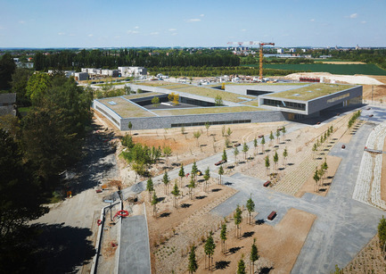 Press kit | 2276-03 - Press release | ArchiDesignclub Awards 2017 - ArchiDesignclub by Muuuz - Architecture institutionnelle - Lauréat dans la catégorie Enseignement élémentaire : Groupe scolaire Paulette Deblock, Sin-le-Noble (59) - Zigzag Architecture - Photo credit: Julien Lanoo