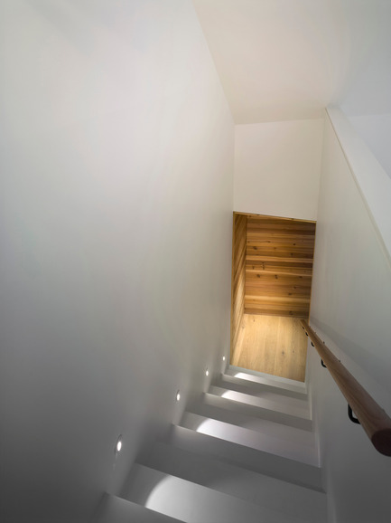 Press kit | 2609-01 - Press release | Compass House by superkül Named Architizer A+ Awards Jury Winner - superkül - Residential Architecture - A hidden stair between the kitchen and principal bedroom suite connects the main space with a loft above. - Photo credit: Ben Rahn / A-Frame