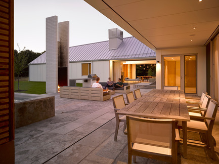 Press kit | 2609-01 - Press release | Compass House by superkül Named Architizer A+ Awards Jury Winner - superkül - Residential Architecture - A view of the courtyard and covered dining space from Phase Two. - Photo credit: Ben Rahn / A-Frame