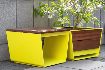 Press kit | 821-03 - Press release | The EXA Collection: An Outside-the-Box Approach to the Modular Cube - Equiparc / Marc BoudreauDesigner - Product - Bench EP 1051<br>Planter EP 4050 - Photo credit: Drew Hadley