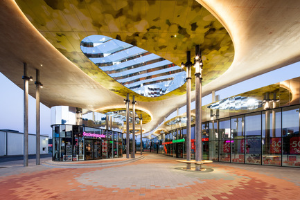 Press kit | 2274-01 - Press release | Shopping Nord Graz - BEHF Architects - Commercial Architecture - Square and Promenade, a play of colours  - Photo credit: Markus Kaiser