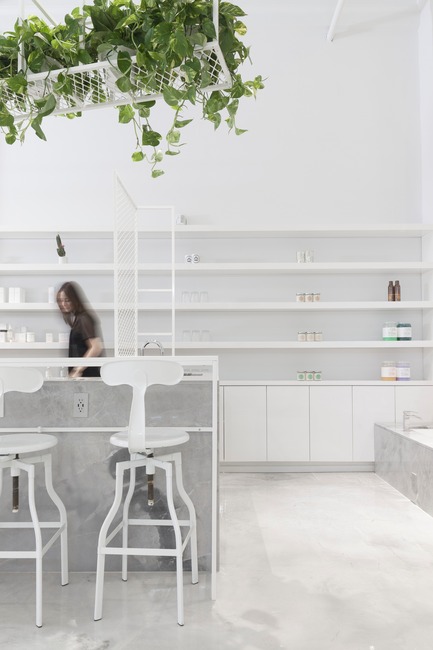 Press kit | 1332-02 - Press release | Montreal's Leading Destination for Nail Art, Le Manoir, Receives a Brand-New Look - Tuxedo - Commercial Interior Design - Photo credit: Maxime Brouillet