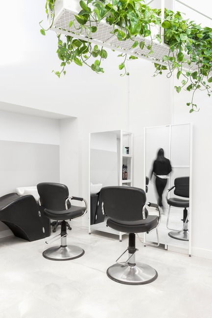 Press kit | 1332-02 - Press release | Montreal's Leading Destination for Nail Art, Le Manoir, Receives a Brand-New Look - Tuxedo - Commercial Interior Design - Photo credit: Maxime Brouillet