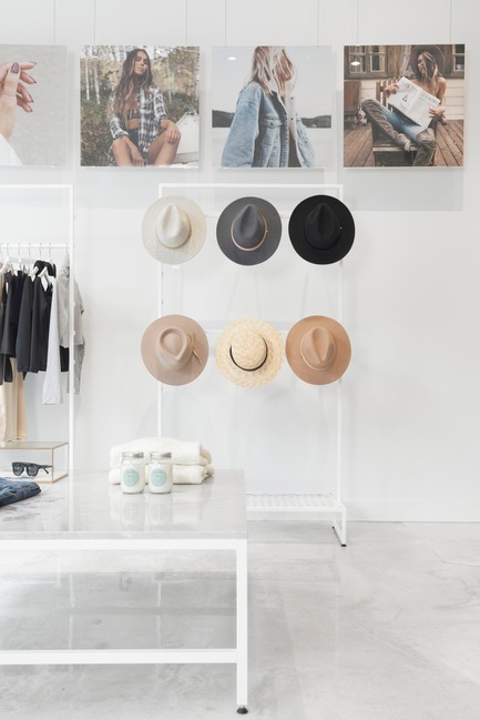 Press kit | 1332-02 - Press release | Montreal's Leading Destination for Nail Art, Le Manoir, Receives a Brand-New Look - Tuxedo - Commercial Interior Design - Photo credit: Maxime Brouillet