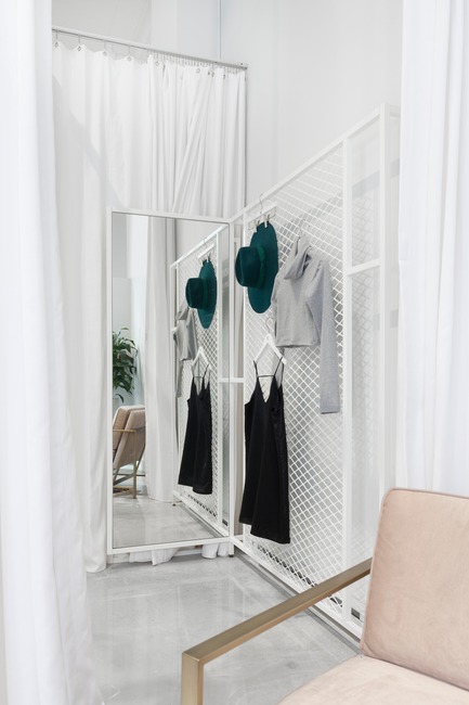 Press kit | 1332-02 - Press release | Montreal's Leading Destination for Nail Art, Le Manoir, Receives a Brand-New Look - Tuxedo - Commercial Interior Design - Photo credit: Maxime Brouillet