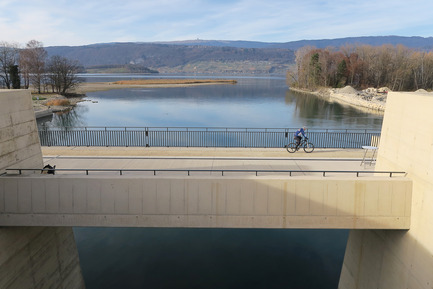 Press kit | 2230-01 - Press release | A new Landscape for the New Hydropower Plant Hagneck in Switzerland - Raymond Vogel Landschaften AG - Landscape Architecture -  View from the hydropower plant to the Lake of Biel.<br> 	    - Photo credit:    	 		 		 	 	 		 			 				 					Raymond Vogel, Zürich  				 