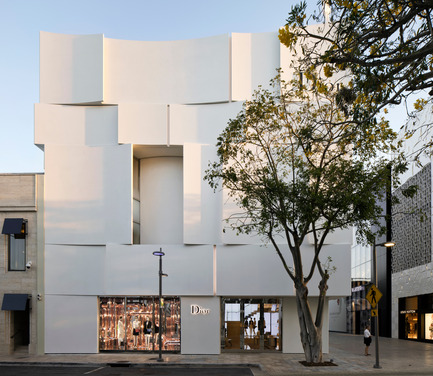 Press kit | 2211-01 - Press release | Dior Miami Facade - BarbaritoBancel Architects - Commercial Architecture - Soft morning sun on the north elevation - Photo credit: Alessandra Chemollo