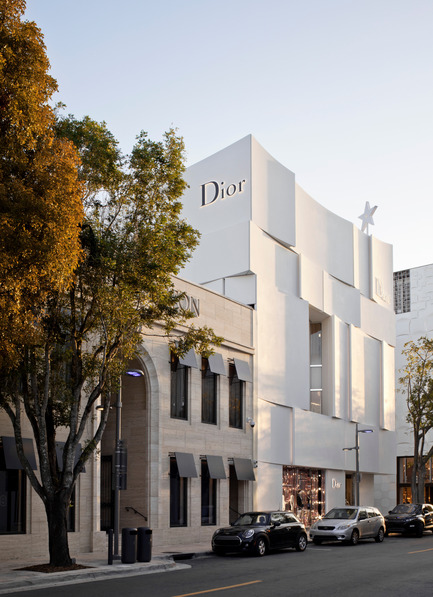 Press kit | 2211-01 - Press release | Dior Miami Facade - BarbaritoBancel Architects - Commercial Architecture - Soft morning sun on the north facade - Photo credit: Alessandra Chemollo