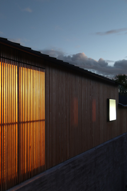 Press kit | 2112-01 - Press release | Brecon Estate Winery - Aidlin Darling Design - Commercial Architecture - Slatted wood rain screen acts like lantern at night - Photo credit: Adam Rouse