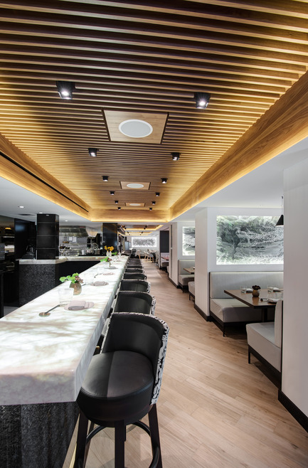 Press kit | 2066-01 - Press release | Canadian Design studio II BY IV DESIGN receives growing international recognition for Retail Environments - II BY IV DESIGN - Commercial Interior Design - Kasa Moto_First Floor Sushi Bar - Photo credit: Arnaud Marthouret