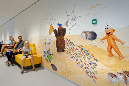 Press kit | 1997-01 - Press release | Tinker imagineers overall winner of SBID International Design Awards 2015 with its experience design for the Juliana Children’s Hospital - Tinker imagineers - Commercial Interior Design - Waiting Area, Yellow Zone  - Photo credit: Wim Verbeek