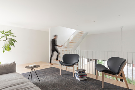 Press kit | 1113-06 - Press release | Maison Lagarde - la SHED architecture - Residential Architecture - Mezzanine living room - Photo credit: Maxime Brouillet