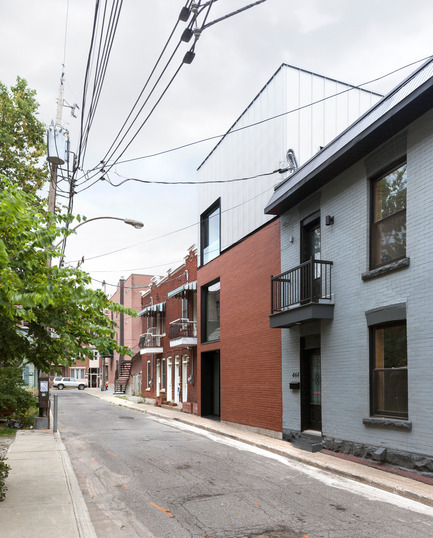 Press kit | 1113-06 - Press release | Maison Lagarde - la SHED architecture - Residential Architecture - Front façade - Photo credit: Maxime Brouillet