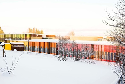 Press kit | 2013-02 - Press release | Winner announcements for the WAN Commercial, Colour, Metal & Small Spaces Award 2015 - World Architecture News Awards (WAN AWARDS) - Competition -   WAN Colour in Architecture Award 2015 Winner <br>Bønsmoen primary school by Fortunen AS<br>   - Photo credit:  © Merethe S Odland 