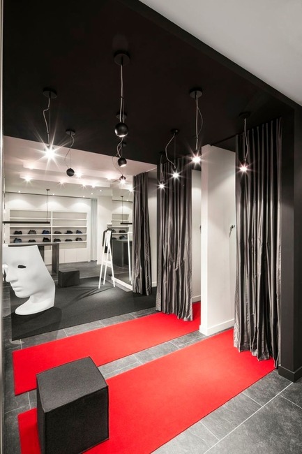 Jean-Claude Poitras et Boutique 5e Avenue : Une entente de collaboration unique et exceptionnelle Press kit | 877-05 - Press release | Jean-Claude Poitras et Boutique 5e Avenue : Une entente de collaboration unique et exceptionnelle - Boutique 5e Avenue - Design de mode - Photo credit: Adrien Williams