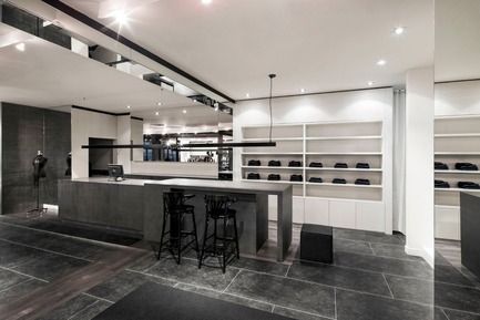 Jean-Claude Poitras et Boutique 5e Avenue : Une entente de collaboration unique et exceptionnelle Press kit | 877-05 - Press release | Jean-Claude Poitras et Boutique 5e Avenue : Une entente de collaboration unique et exceptionnelle - Boutique 5e Avenue - Design de mode - Photo credit: Adrien Williams