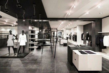 Jean-Claude Poitras et Boutique 5e Avenue : Une entente de collaboration unique et exceptionnelle Press kit | 877-05 - Press release | Jean-Claude Poitras et Boutique 5e Avenue : Une entente de collaboration unique et exceptionnelle - Boutique 5e Avenue - Design de mode - Photo credit: Adrien Williams