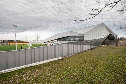 Press kit | 2206-01 - Press release | "Stade de soccer de Montréal" Awarded at AAP American Architecture Prize 2016 - Saucier + Perrotte Architectes/HCMA - Institutional Architecture - View from Papineau Avenue - Photo credit: Olivier Blouin