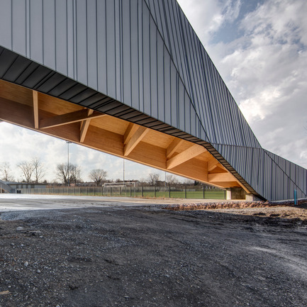 Press kit | 2206-01 - Press release | "Stade de soccer de Montréal" Awarded at AAP American Architecture Prize 2016 - Saucier + Perrotte Architectes/HCMA - Institutional Architecture - Entrance from SMEC Park to multifunctional space - Photo credit: Olivier Blouin