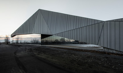 Press kit | 2206-01 - Press release | "Stade de soccer de Montréal" Awarded at AAP American Architecture Prize 2016 - Saucier + Perrotte Architectes/HCMA - Institutional Architecture - View from SMEC Park - Photo credit: Olivier Blouin