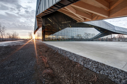 Press kit | 2206-01 - Press release | "Stade de soccer de Montréal" Awarded at AAP American Architecture Prize 2016 - Saucier + Perrotte Architectes/HCMA - Institutional Architecture -  View on exterior multifunctional space  - Photo credit: Olivier Blouin