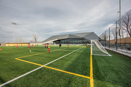 Press kit | 2206-01 - Press release | "Stade de soccer de Montréal" Awarded at AAP American Architecture Prize 2016 - Saucier + Perrotte Architectes/HCMA - Institutional Architecture - View of the exterior field - Photo credit: Olivier Blouin