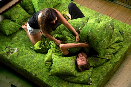 Press kit | 2502-01 - Press release | Augmented Reality Bed Sheets - Hayka - Product - Moss bedding - Photo credit: Piotr Miazga