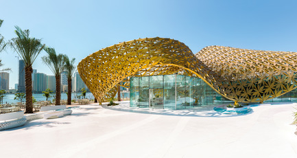 Press kit | 2193-01 - Press release | Butterfly Pavilion – Noor Island - 3deluxe - Urban Design - Three interlocking freeform sections serve to counterbalance each other and thus lend the overall form greater stability.<br> - Photo credit: Torsten Seidel