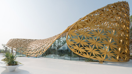 Press kit | 2193-01 - Press release | Butterfly Pavilion – Noor Island - 3deluxe - Urban Design - The Butterfly Aviary is located at the center of the Butterfly Pavilion, shaded by its defining golden roof. - Photo credit: Joaquín Busch