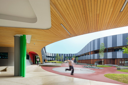 The Infinity Centre, Penleigh and Essendon Grammar Senior School Press kit | 2259-01 - Press release | The Infinity Centre, Penleigh and Essendon Grammar Senior School - McBride Charles Ryan - Institutional Architecture - Internal Courtyard - Photo credit: John Gollings