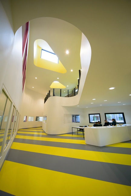 The Infinity Centre, Penleigh and Essendon Grammar Senior School Press kit | 2259-01 - Press release | The Infinity Centre, Penleigh and Essendon Grammar Senior School - McBride Charles Ryan - Institutional Architecture - Science Lab - Photo credit: John Gollings