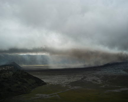 Press kit | 756-13 - Press release | The CCA presents "17 Volcanoes: works by Franz Wilhelm Junghuhn, Armin Linke and Bas Princen" - Canadian Centre for Architecture (CCA) - Event + Exhibition - Bas Princen. Volcano Walk, Gunung Bromo (January eruption), 2016. C-print, 180 x 225 cm. - Photo credit: © Bas Princen