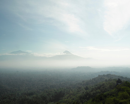 Press kit | 756-13 - Press release | The CCA presents "17 Volcanoes: works by Franz Wilhelm Junghuhn, Armin Linke and Bas Princen" - Canadian Centre for Architecture (CCA) - Event + Exhibition - Bas Princen. Volcano Walk, Gunung Merapi (plateau), 2015. C-print, 125 x 156 cm.<br> - Photo credit: © Bas Princen