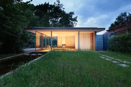 Press kit | 2231-01 - Press release | House Rheder - Falkenberg Innenarchitektur - Residential Interior Design - View from South East - Photo credit: Reimund Braun