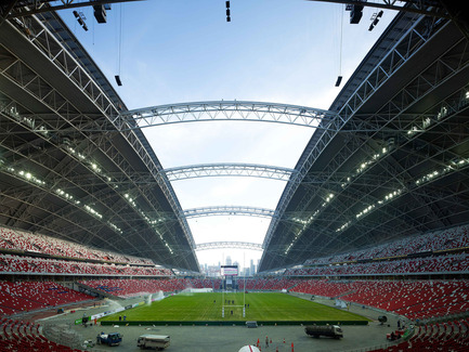 Press kit | 2186-01 - Press release | Singapore National Stadium - Arup Associates - Institutional Architecture -  As a new cultural icon, the design has focused on creating a close relationship with the city by opening the interior seating bowl and roof towards the waterfront and the city skyline providing spectators with breath-taking views  - Photo credit:  Christian Richters 