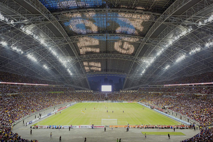 Press kit | 2186-01 - Press release | Singapore National Stadium - Arup Associates - Institutional Architecture -  The moveable section of the roof is clad in translucent ETFE pillows and incorporates a matrix of LED lighting and, at 20 000 sqm, it is one of the largest LED displays in the world  - Photo credit:  Arup Associates 