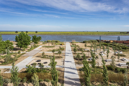 Press kit | 2013-05 - Press release | Winner & Shortlisted announcements for WAN Landscape, Civic, Metal in Architecture Awards 2016 - World Architecture News Awards (WAN AWARDS) - Commercial Architecture -  WAN Landscape Award 2016 Winner  - Photo credit:  TAGUS LINEAR PARK by TOPIARIS Lda © João Morgado 