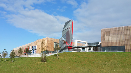 Press kit | 896-09 - Press release | Les Saisons - Arte Charpentier Architectes - Commercial Architecture - Photo credit: Alain Caste