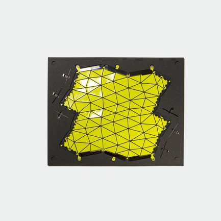 Bao Bao Issey Miyake and N&R Foldings create “Distortion” – the futuristic bag Press kit | 1148-01 - Press release | Bao Bao Issey Miyake and N&R Foldings create “Distortion” - the futuristic bag - N&R Foldings - Fashion Design - Photo credit: Issey Miyake