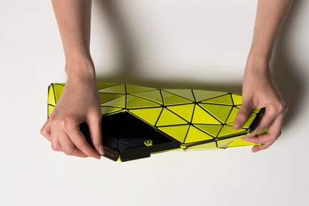 Bao Bao Issey Miyake and N&R Foldings create “Distortion” – the futuristic bag Press kit | 1148-01 - Press release | Bao Bao Issey Miyake and N&R Foldings create “Distortion” - the futuristic bag - N&R Foldings - Fashion Design - Photo credit: Issey Miyake