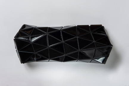 Bao Bao Issey Miyake and N&R Foldings create “Distortion” – the futuristic bag Press kit | 1148-01 - Press release | Bao Bao Issey Miyake and N&R Foldings create “Distortion” - the futuristic bag - N&R Foldings - Fashion Design - Photo credit: Issey Miyake