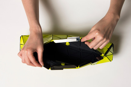 Bao Bao Issey Miyake and N&R Foldings create “Distortion” – the futuristic bag Press kit | 1148-01 - Press release | Bao Bao Issey Miyake and N&R Foldings create “Distortion” - the futuristic bag - N&R Foldings - Fashion Design - Photo credit: Issey Miyake
