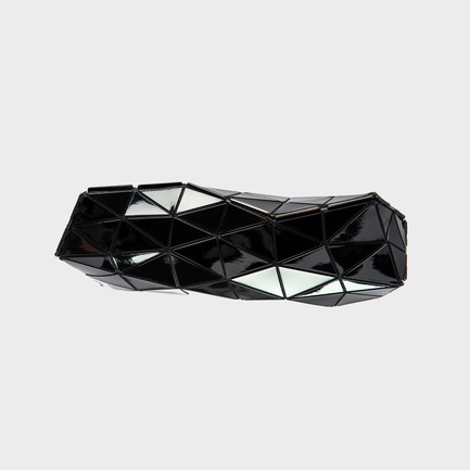 Bao Bao Issey Miyake and N&R Foldings create “Distortion” – the futuristic bag Press kit | 1148-01 - Press release | Bao Bao Issey Miyake and N&R Foldings create “Distortion” - the futuristic bag - N&R Foldings - Fashion Design - Photo credit: Issey Miyake