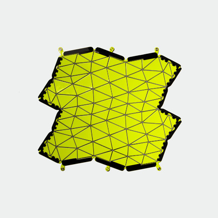 Bao Bao Issey Miyake and N&R Foldings create “Distortion” – the futuristic bag Press kit | 1148-01 - Press release | Bao Bao Issey Miyake and N&R Foldings create “Distortion” - the futuristic bag - N&R Foldings - Fashion Design - Photo credit: Issey Miyake