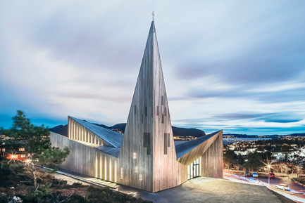 Press kit | 2220-01 - Press release | Knarvik Community Church - Reiulf Ramstad Arkitekter - Institutional Architecture - Photo credit: Hundven-Clements_Photography